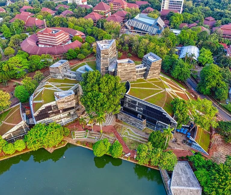 Top Universities in Singapore: NUS, NTU, SMU & More